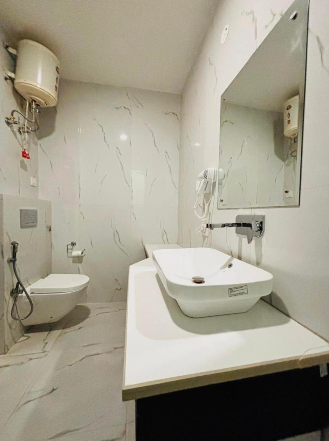 Glace Stay Inn Near Igi Airport Neu-Delhi Exterior foto